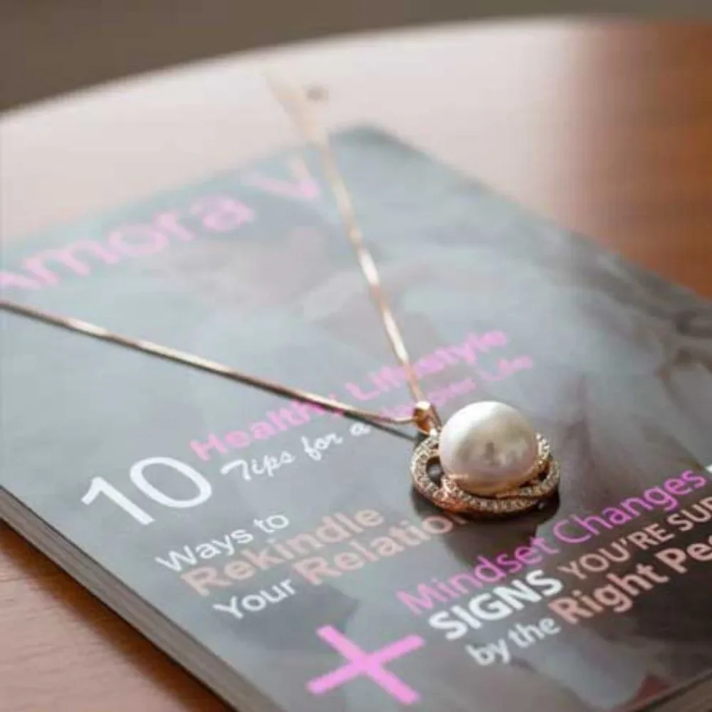 Ladies Elegant Rose Gold Pearl Necklace